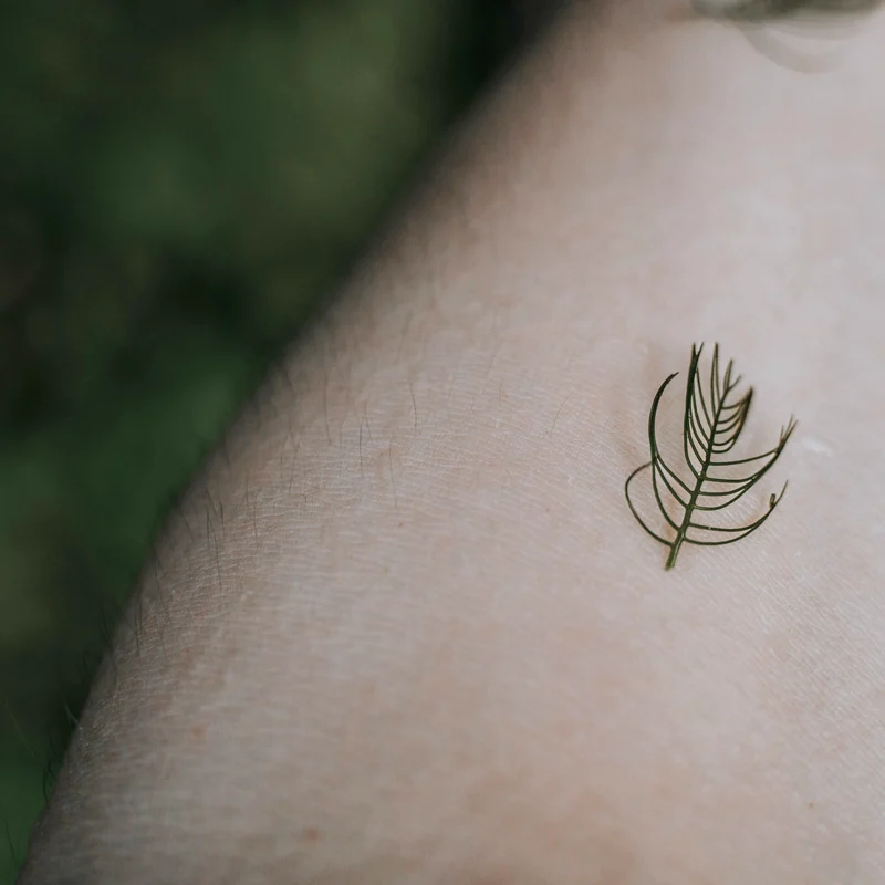 Minimalistisches Symbol-Tattoo